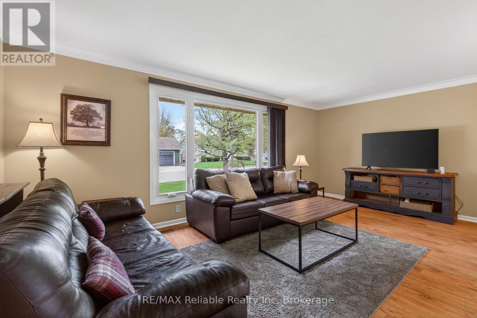131 Cayley Street, Goderich (Goderich (Town)), ON - Indoor Photo Showing Living Room