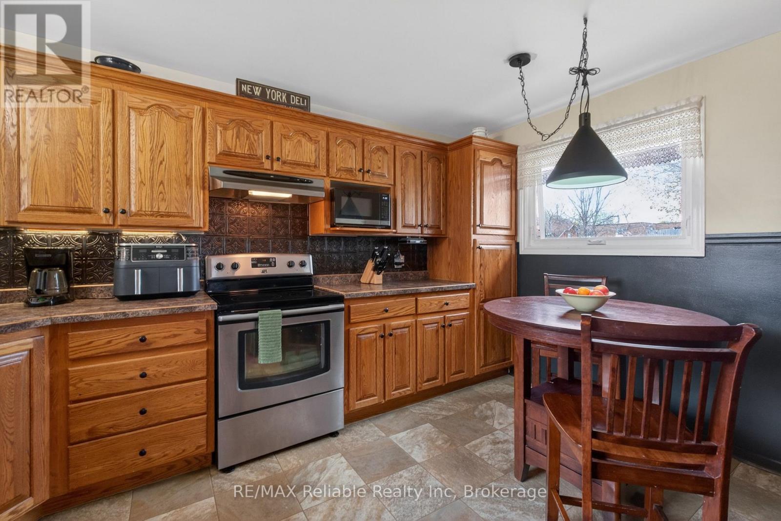131 Cayley Street, Goderich (Goderich (Town)), ON - Indoor Photo Showing Kitchen