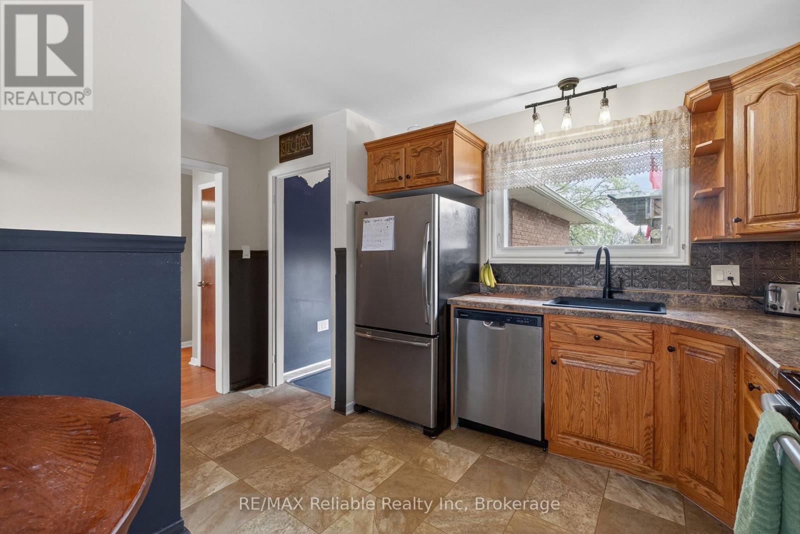 131 Cayley Street, Goderich (Goderich (Town)), ON - Indoor Photo Showing Kitchen