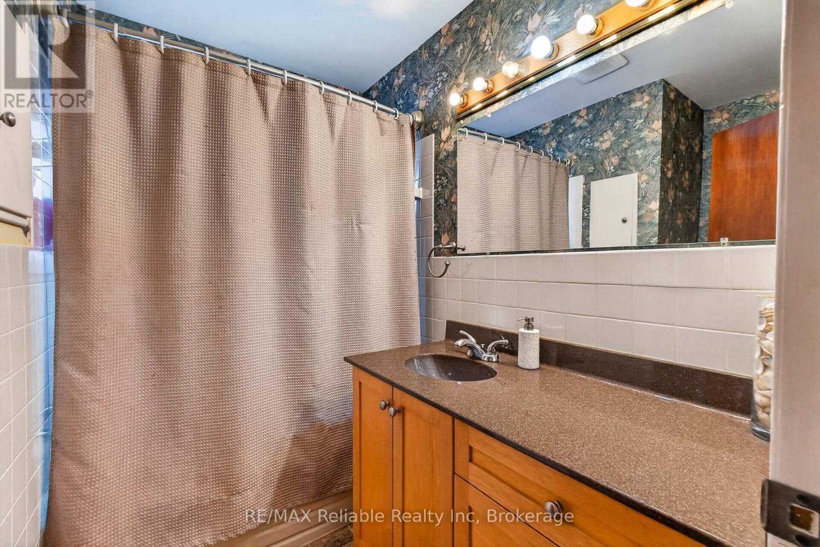 131 Cayley Street, Goderich (Goderich (Town)), ON - Indoor Photo Showing Bathroom
