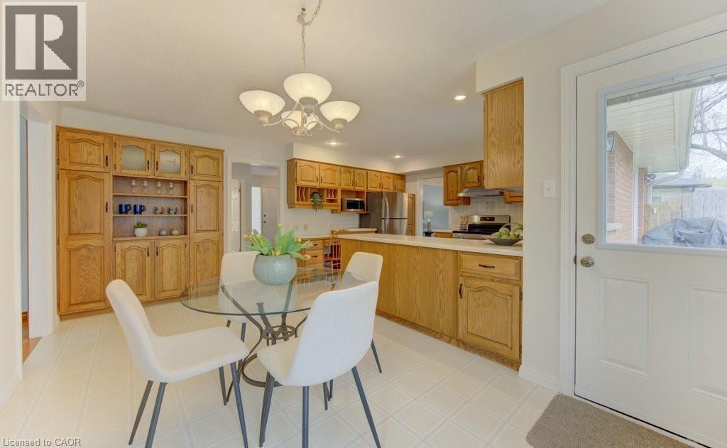 333 Calvington Place, Waterloo, ON - Indoor Photo Showing Dining Room