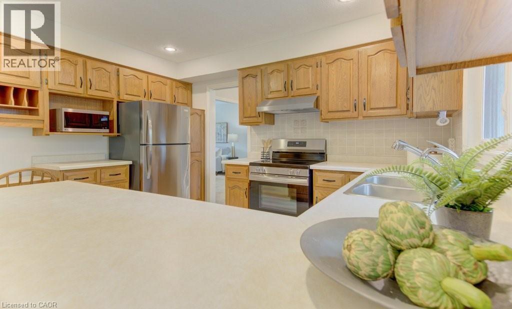 333 Calvington Place, Waterloo, ON - Indoor Photo Showing Kitchen With Double Sink