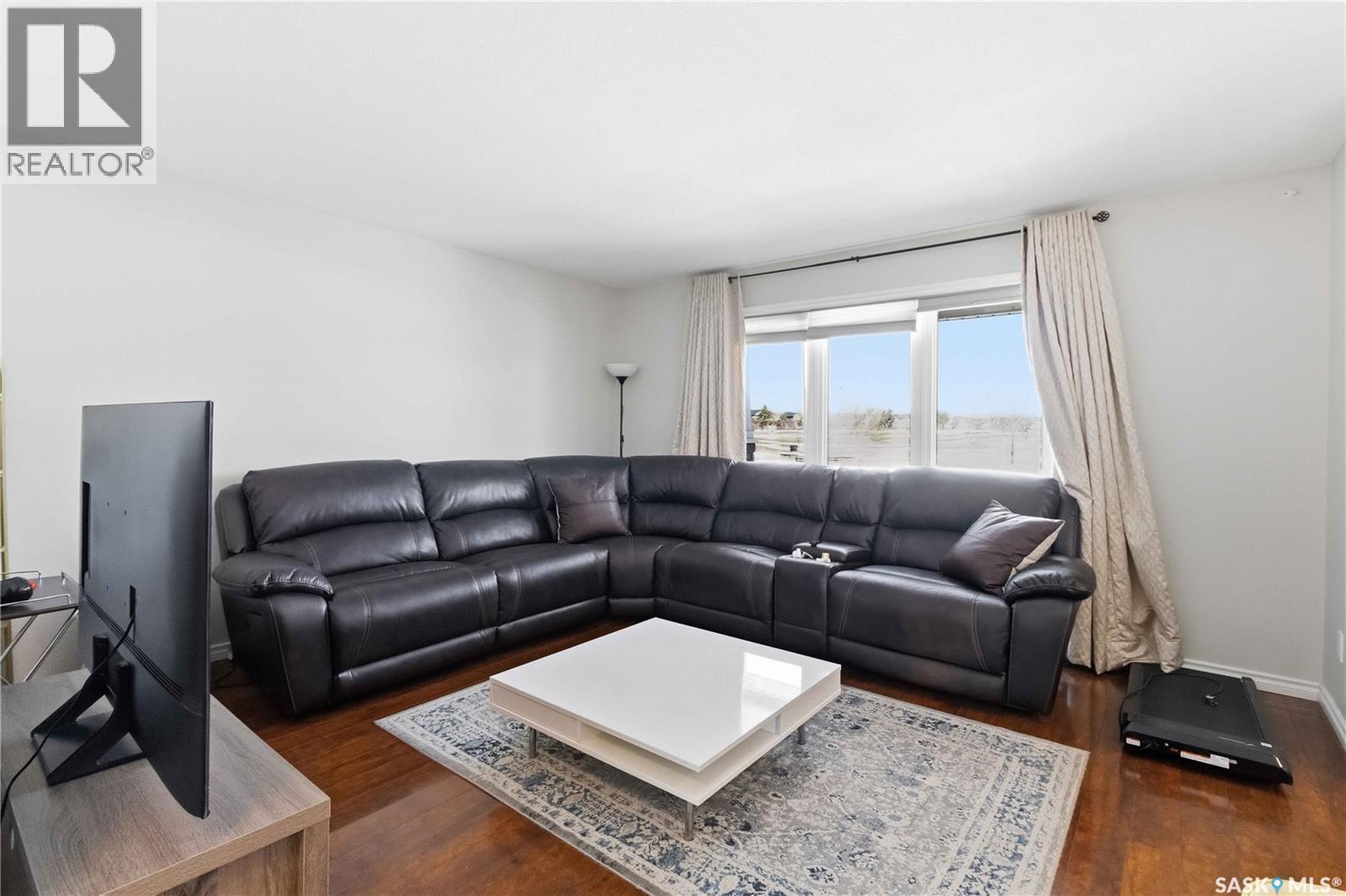 610 Stonebridge Common, Saskatoon, SK - Indoor Photo Showing Living Room