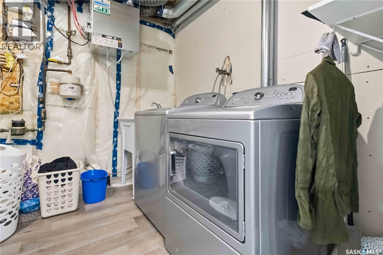 610 Stonebridge Common, Saskatoon, SK - Indoor Photo Showing Laundry Room