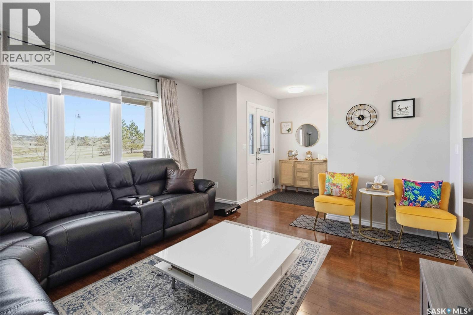 610 Stonebridge Common, Saskatoon, SK - Indoor Photo Showing Living Room