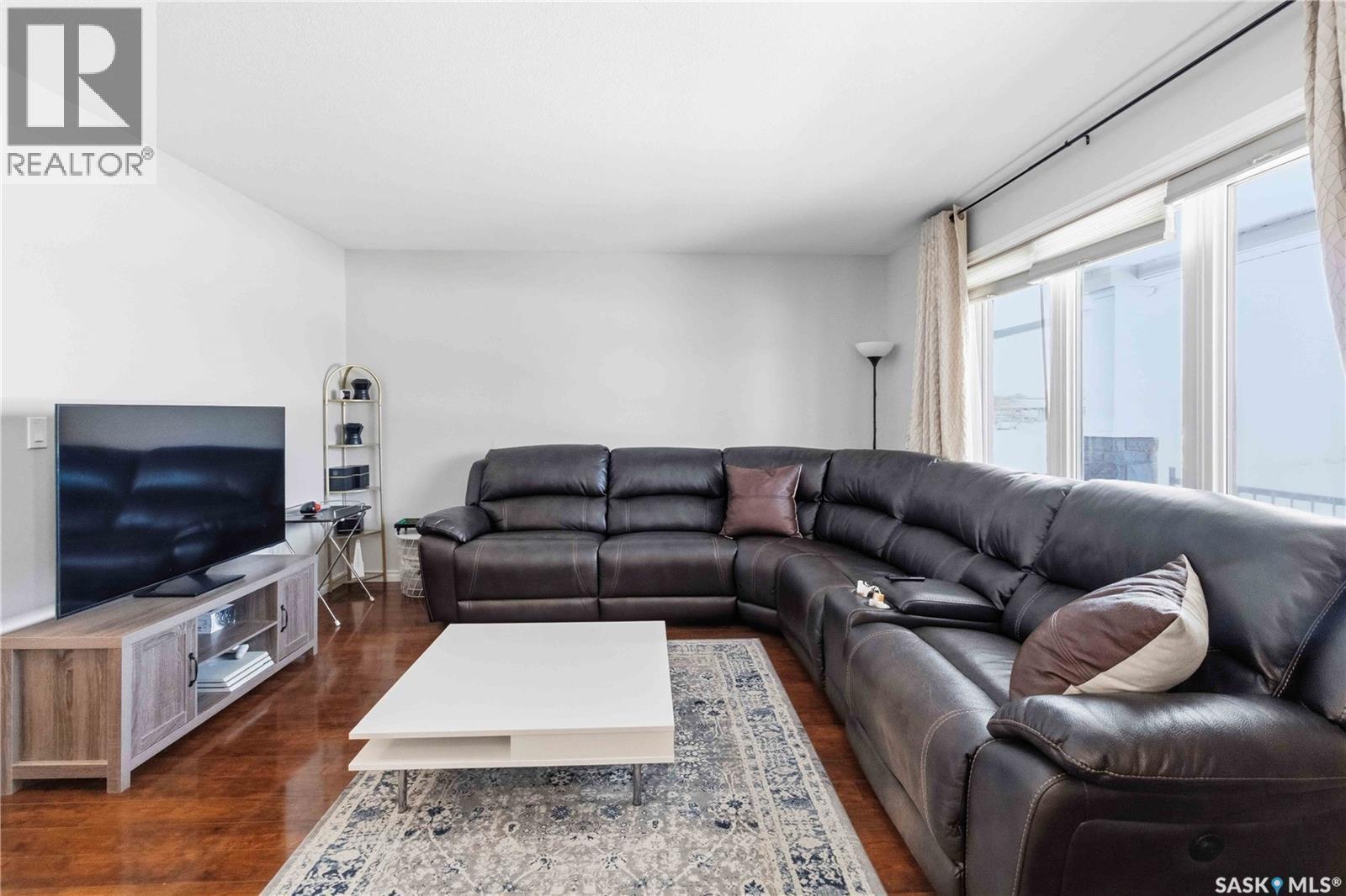 610 Stonebridge Common, Saskatoon, SK - Indoor Photo Showing Living Room