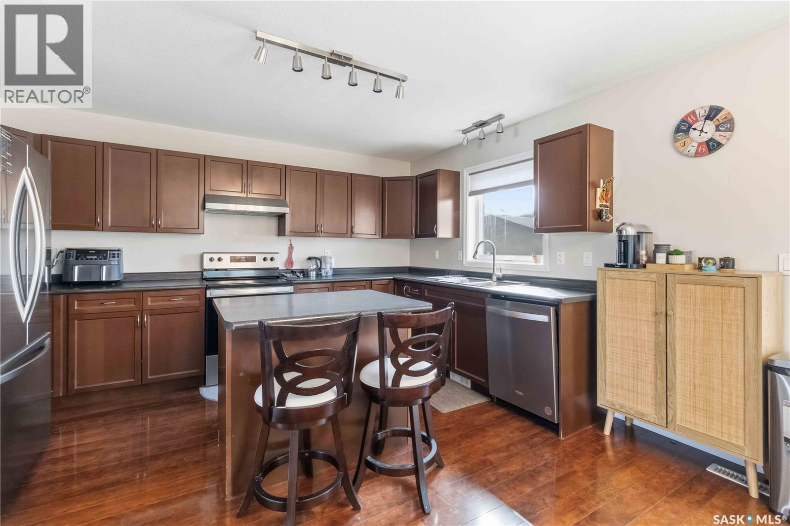 610 Stonebridge Common, Saskatoon, SK - Indoor Photo Showing Kitchen