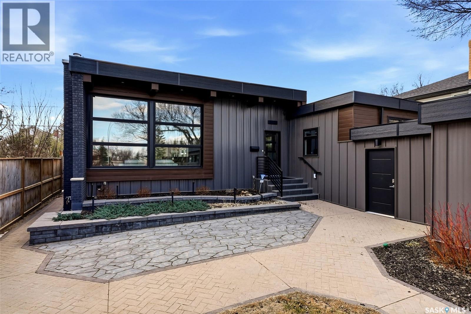 3330 Albert Street, Regina, SK - Outdoor