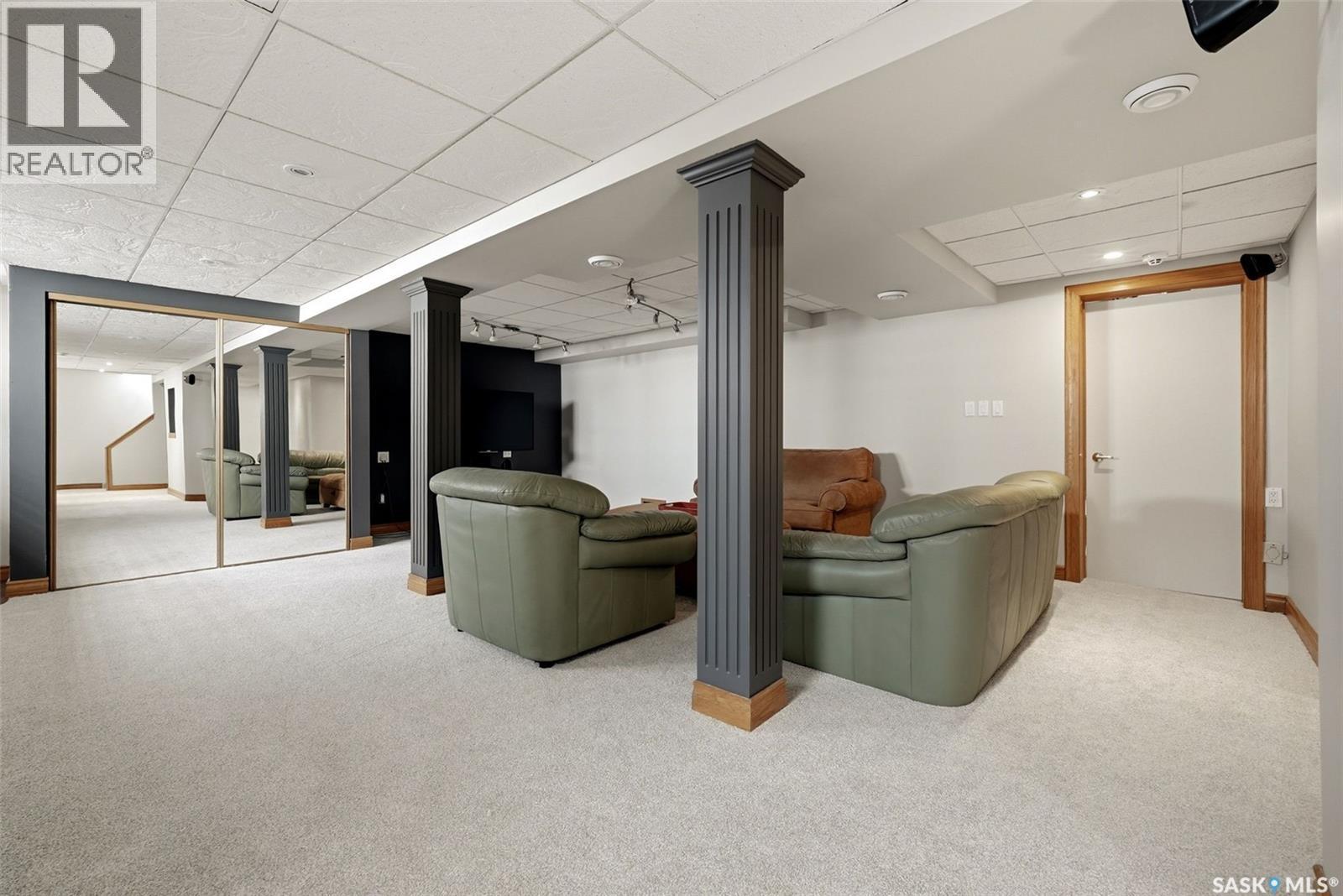 3330 Albert Street, Regina, SK - Indoor