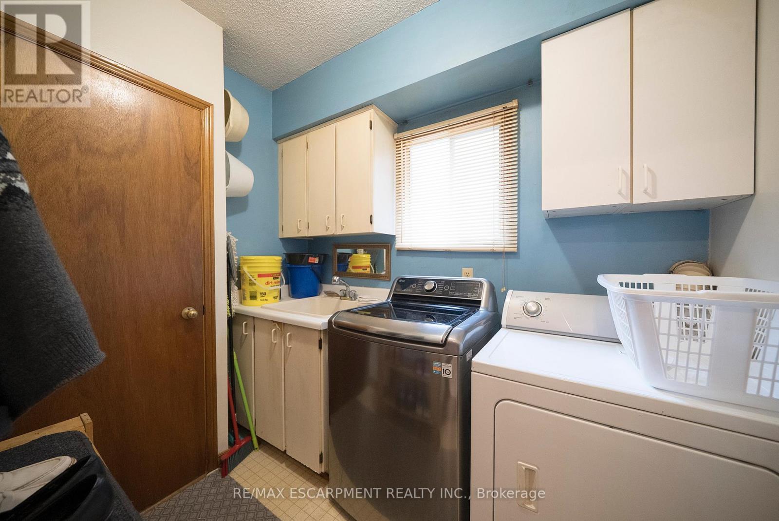 2057 Wincanton Crescent, Mississauga, ON - Indoor Photo Showing Laundry Room