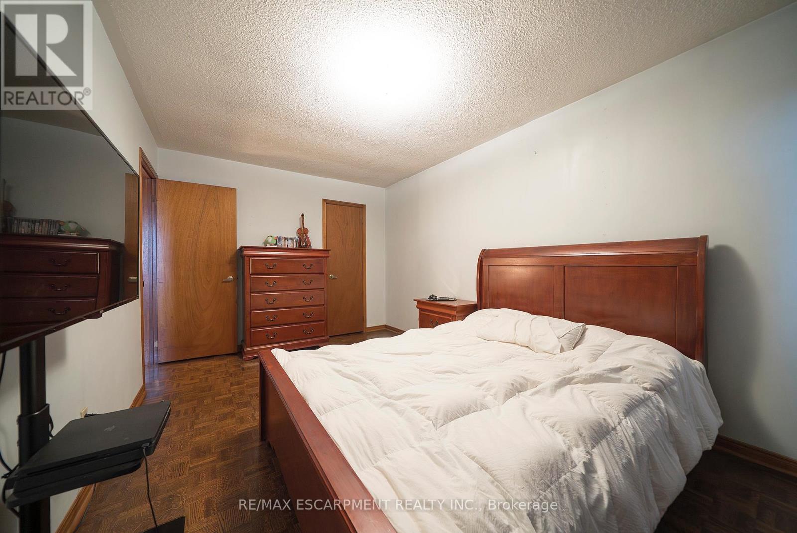 2057 Wincanton Crescent, Mississauga, ON - Indoor Photo Showing Bedroom