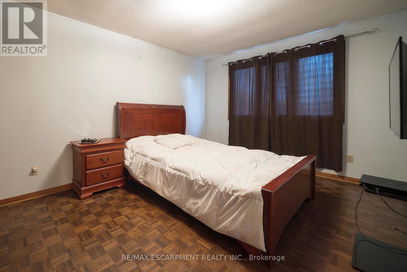 2057 Wincanton Crescent, Mississauga, ON - Indoor Photo Showing Bedroom