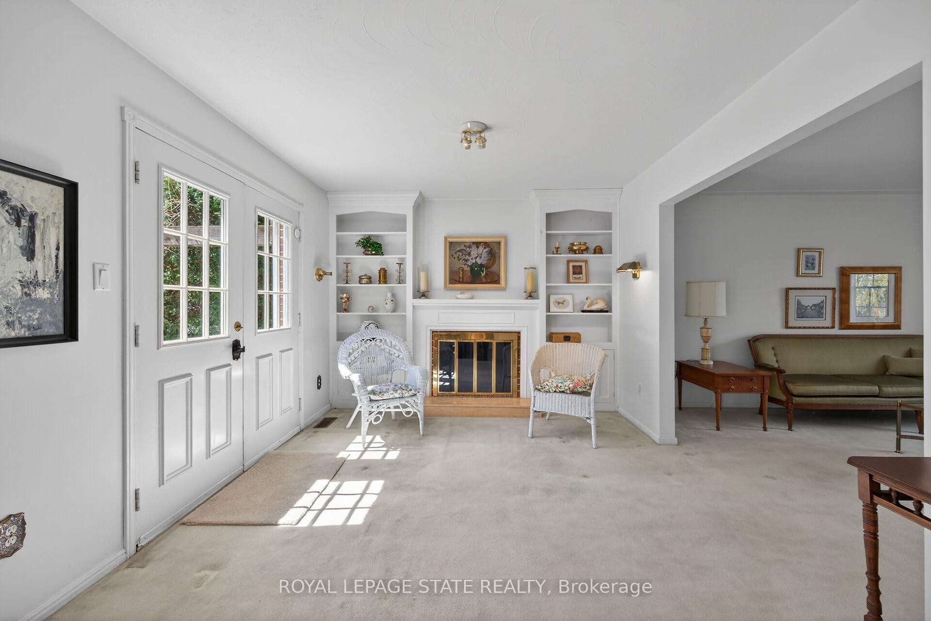 126 Forest Hill Crescent, Hamilton, ON - Indoor With Fireplace