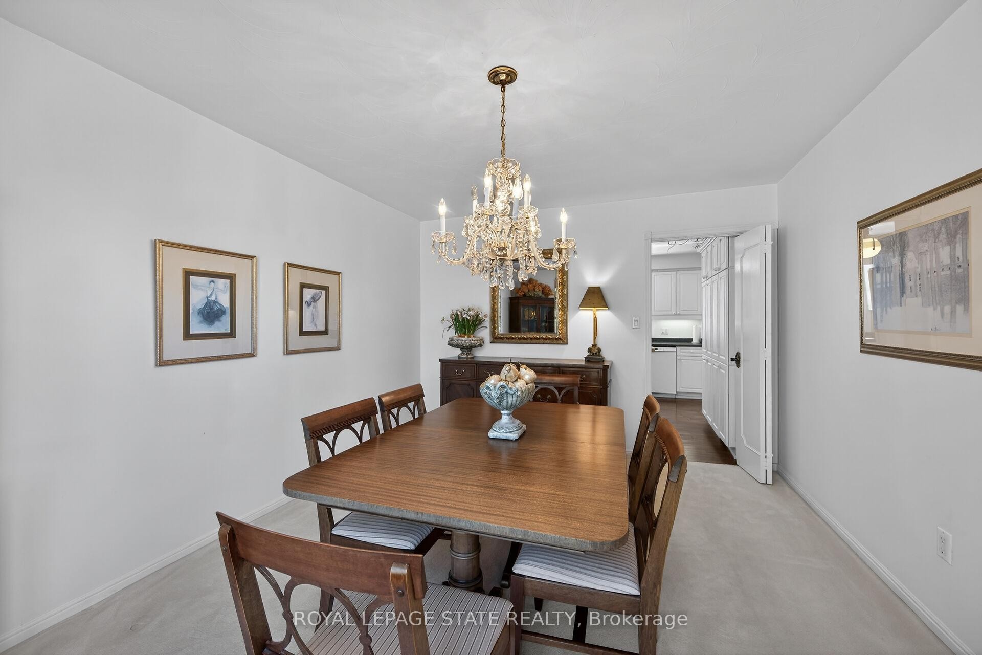126 Forest Hill Crescent, Hamilton, ON - Indoor Photo Showing Dining Room