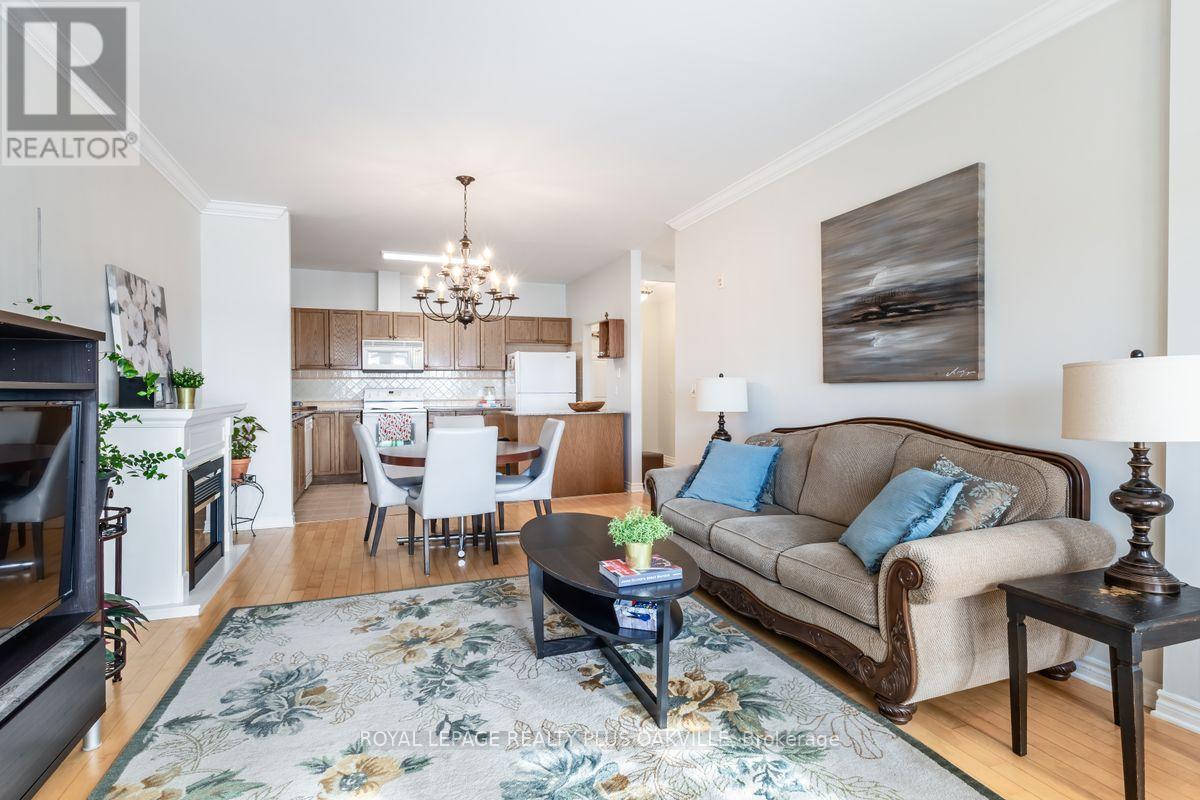 403 - 1499 Nottinghill Gate, Oakville, ON - Indoor Photo Showing Living Room