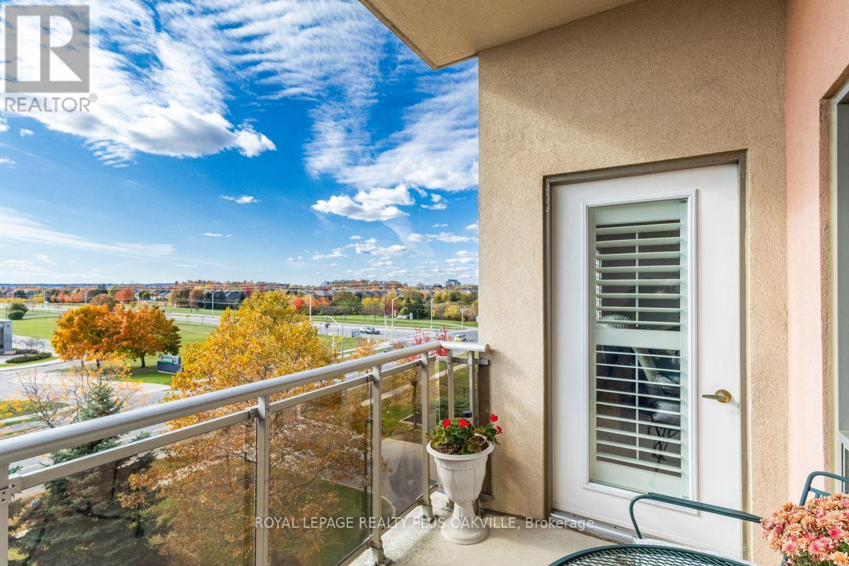 403 - 1499 Nottinghill Gate, Oakville, ON - Outdoor