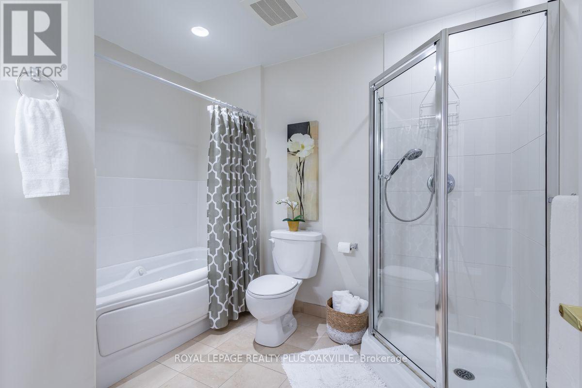 403 - 1499 Nottinghill Gate, Oakville, ON - Indoor Photo Showing Bathroom