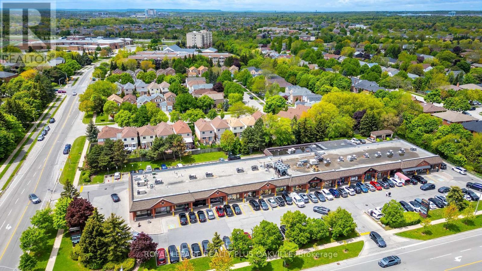 Monastery Bakery - 403 - 1499 Nottinghill Gate, Oakville, ON - Outdoor With View