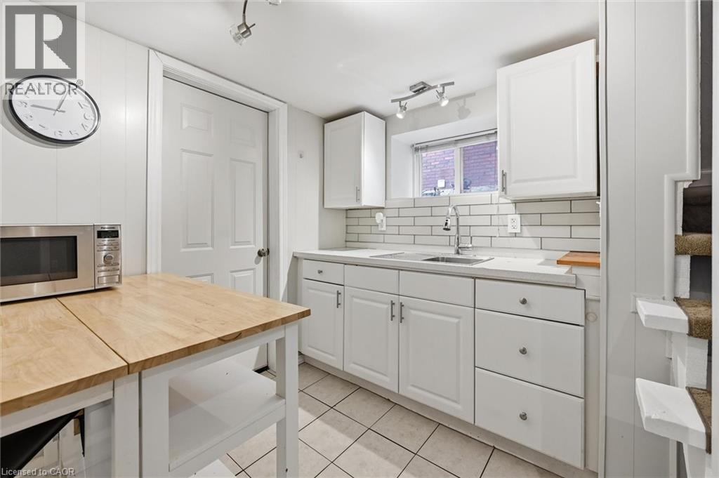 81 Carrick Avenue, Hamilton, ON - Indoor Photo Showing Kitchen