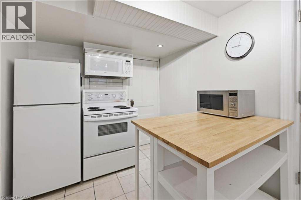 81 Carrick Avenue, Hamilton, ON - Indoor Photo Showing Kitchen