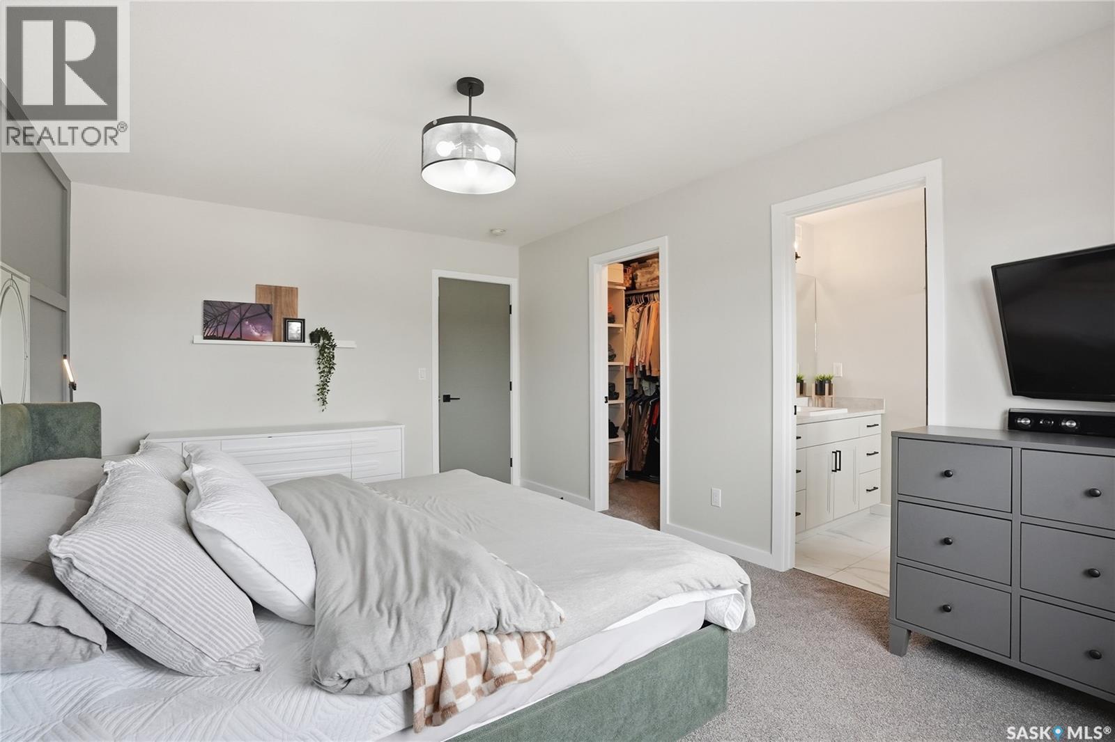 331 Dagnone Crescent, Saskatoon, SK