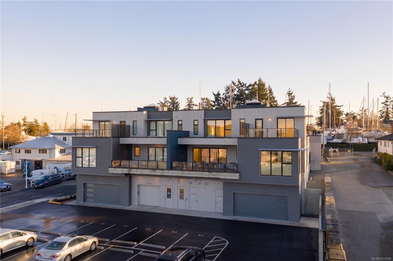 201-2270 Harbour Rd, Sidney, BC