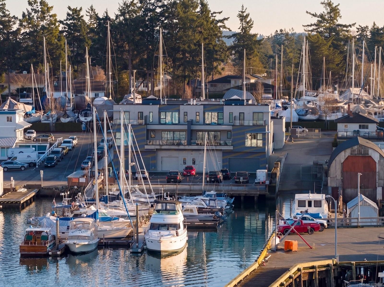 201-2270 Harbour Rd, Sidney, BC
