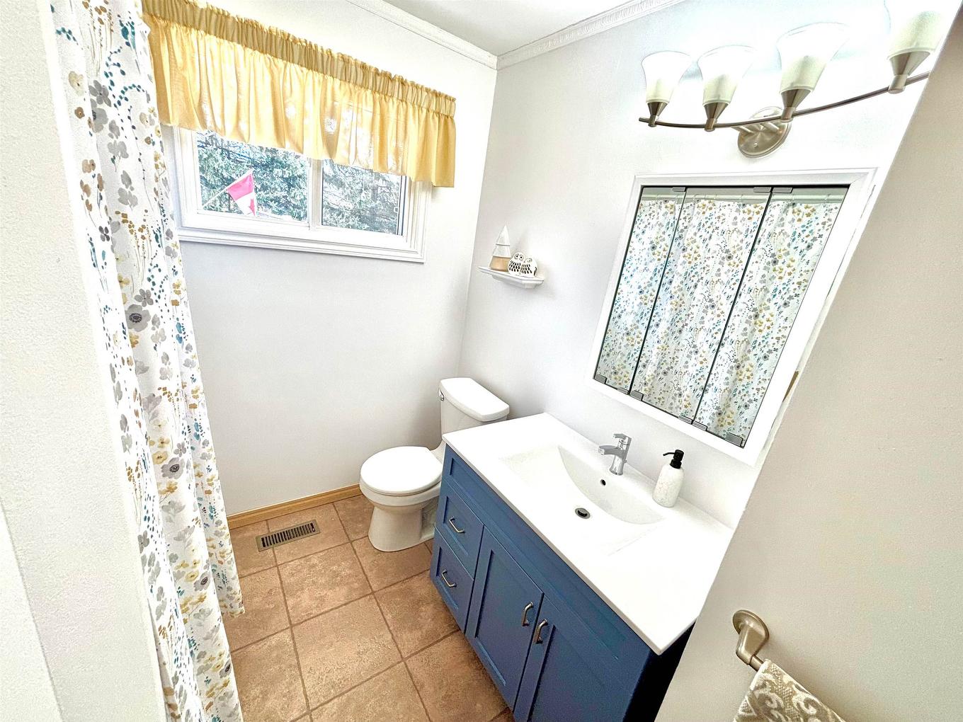 306 Wilde Street, Dryden, ON - Indoor Photo Showing Bathroom