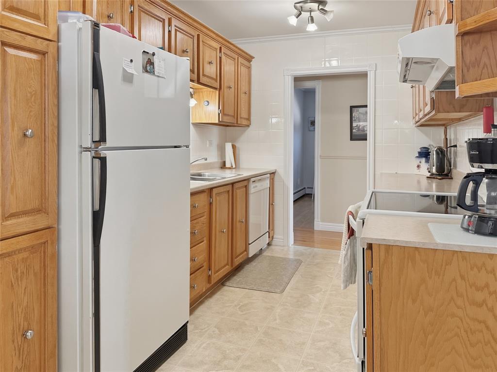16 Spencer Road, Centreville, NL - Indoor Photo Showing Kitchen With Double Sink