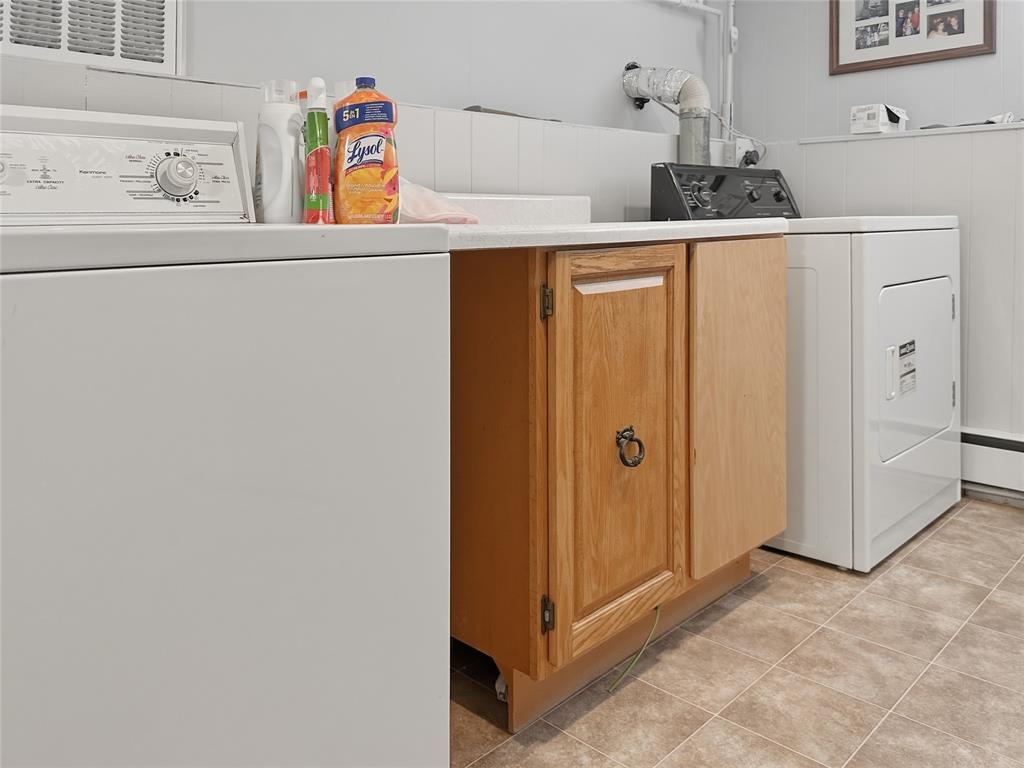 16 Spencer Road, Centreville, NL - Indoor Photo Showing Laundry Room