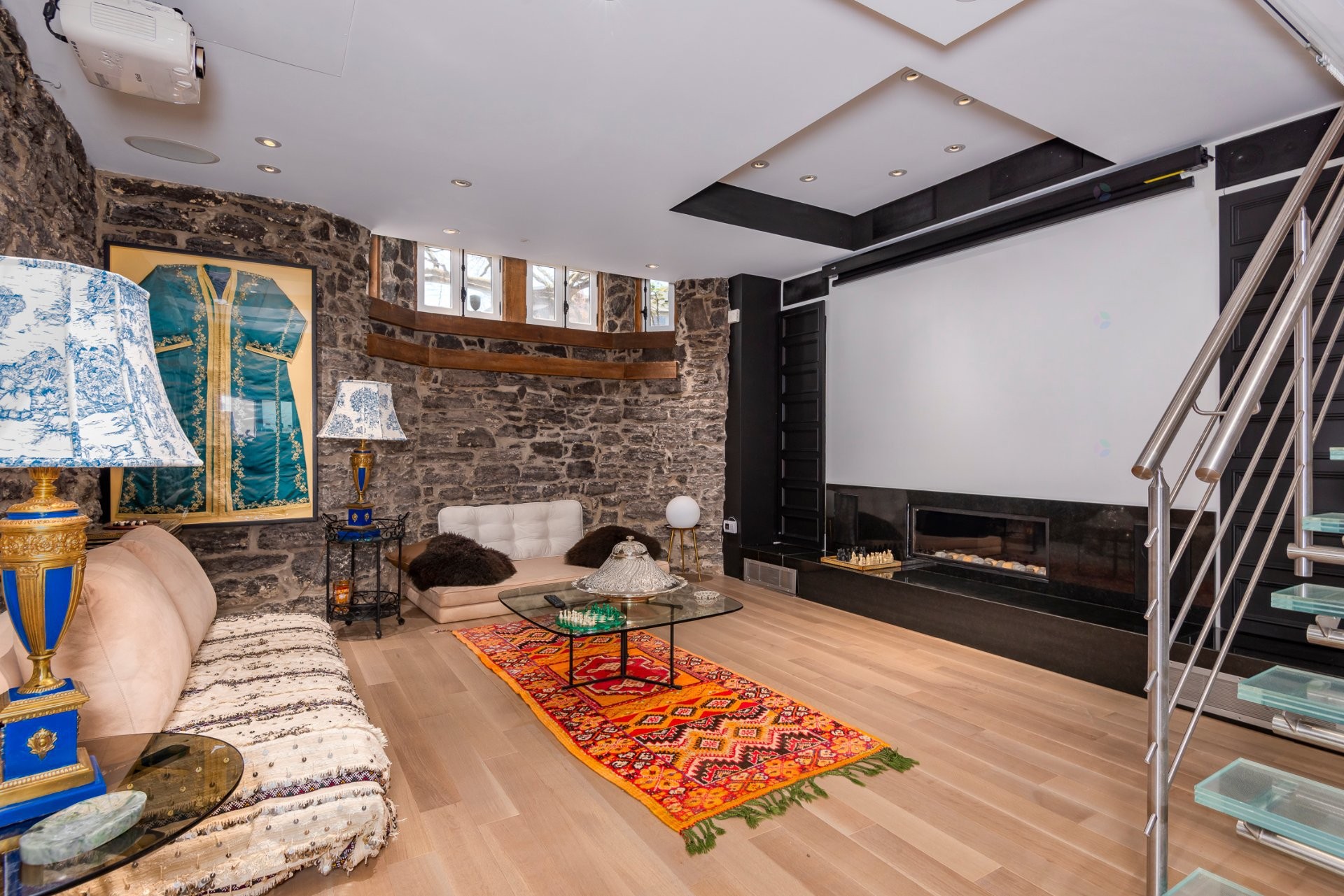 Salle familiale - 667 Av. Belmont, Westmount, QC - Indoor Photo Showing Living Room With Fireplace
