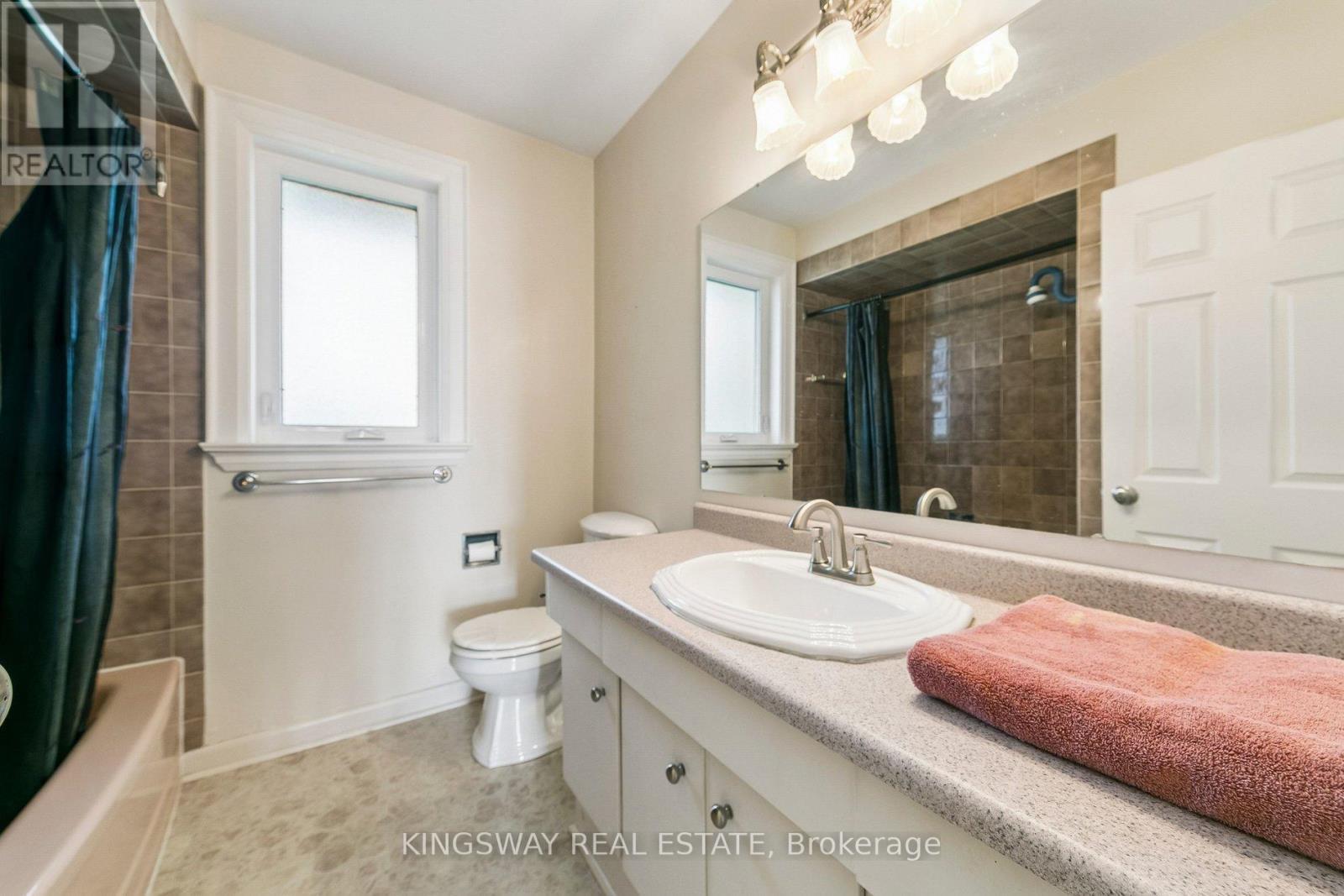 2175 Denise Road, Mississauga, ON - Indoor Photo Showing Bathroom