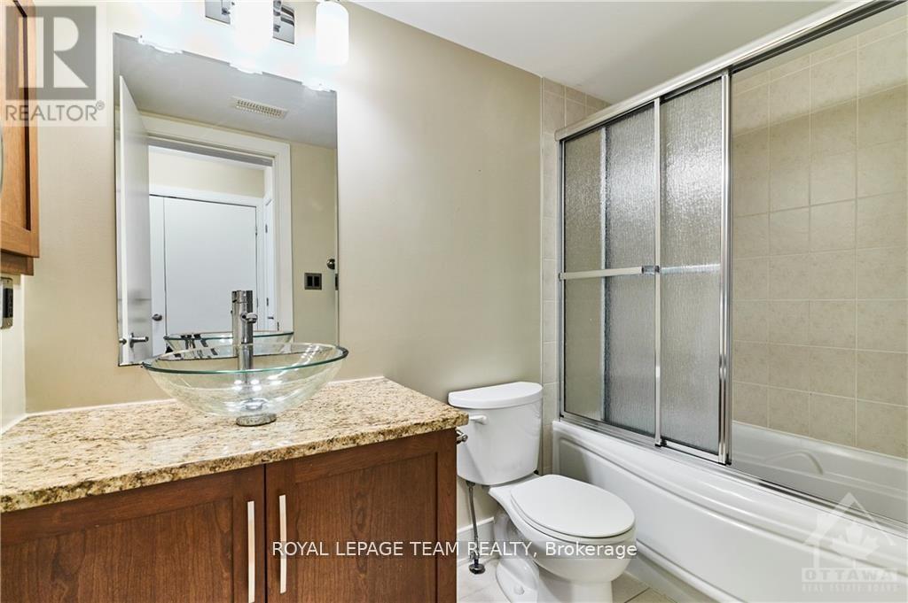 10 - 800 Melwood Avenue, Ottawa, ON - Indoor Photo Showing Bathroom