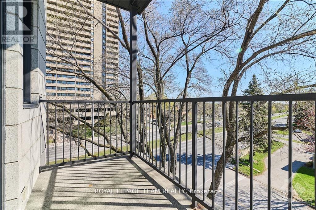 10 - 800 Melwood Avenue, Ottawa, ON - Outdoor