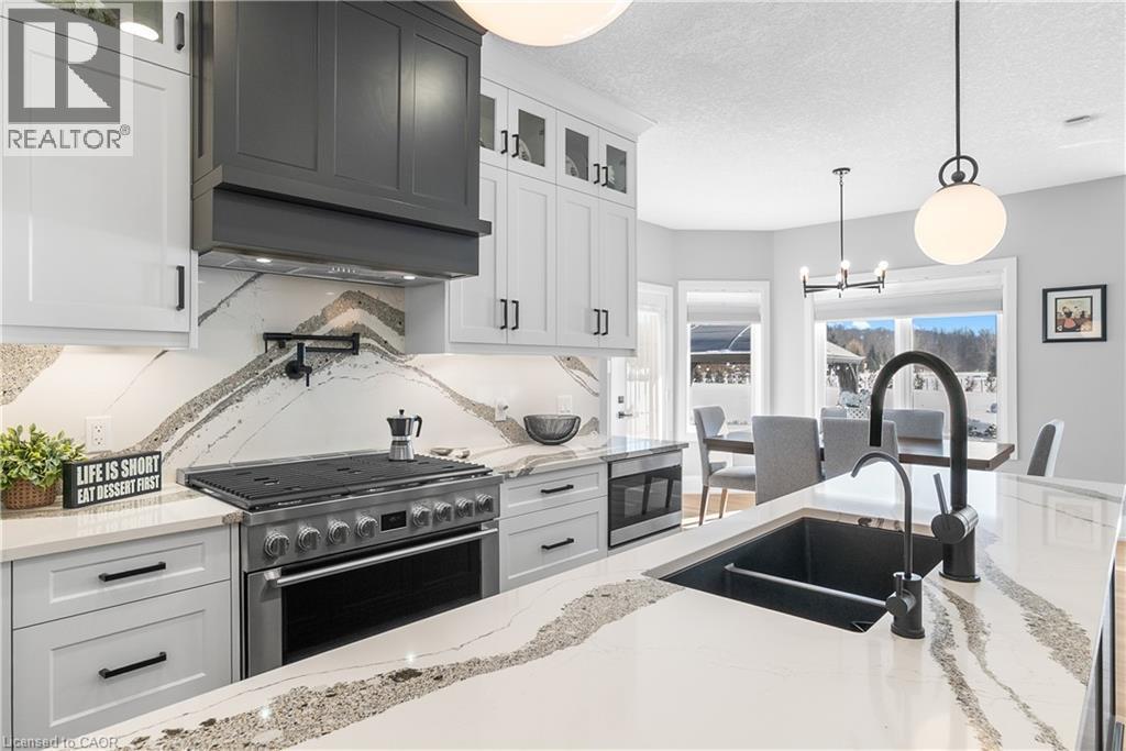 2 Cloverlea Crescent, St. George, ON - Indoor Photo Showing Kitchen With Double Sink With Upgraded Kitchen