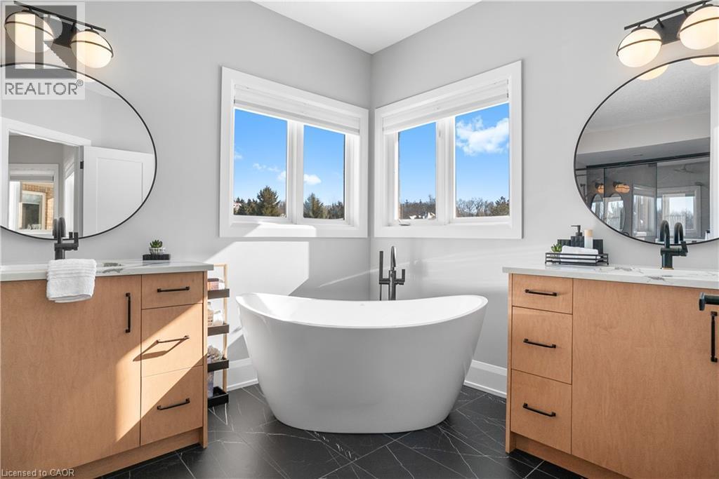 2 Cloverlea Crescent, St. George, ON - Indoor Photo Showing Bathroom