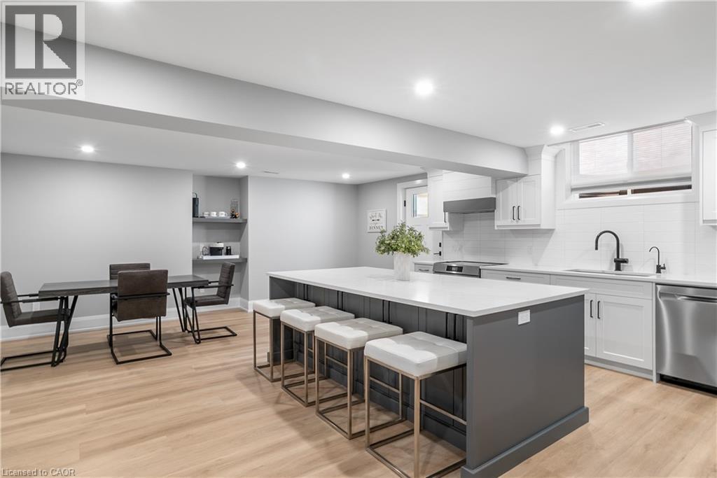 2 Cloverlea Crescent, St. George, ON - Indoor Photo Showing Kitchen With Upgraded Kitchen