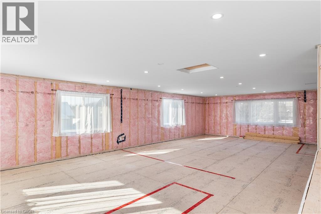 2 Cloverlea Crescent, St. George, ON - Indoor Photo Showing Other Room