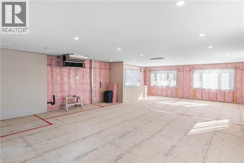 2 Cloverlea Crescent, St. George, ON - Indoor Photo Showing Other Room