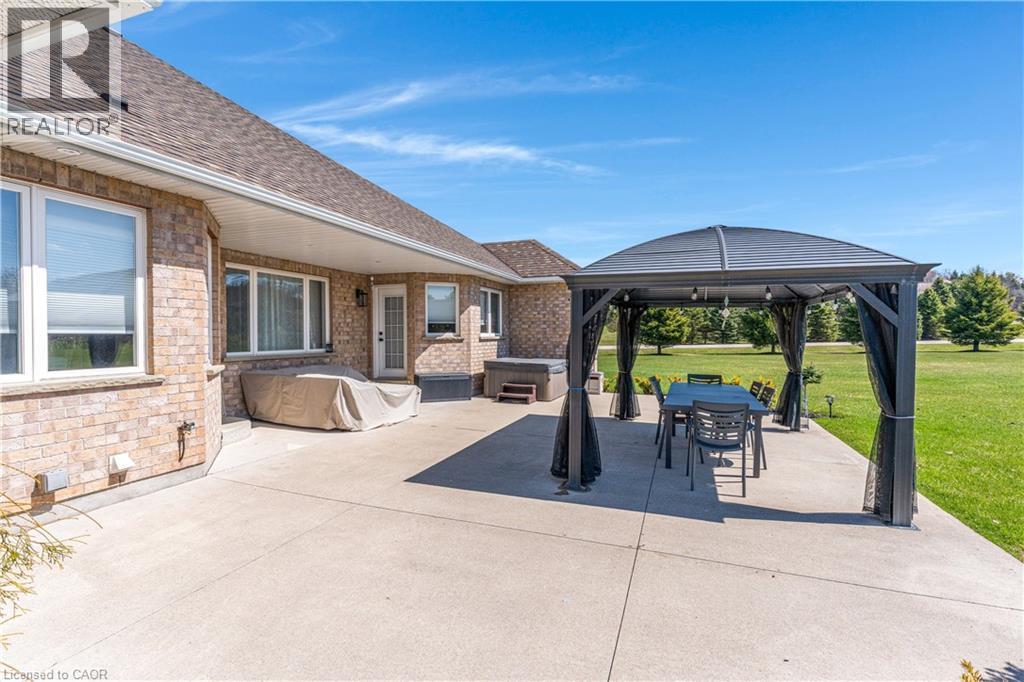 2 Cloverlea Crescent, St. George, ON - Outdoor