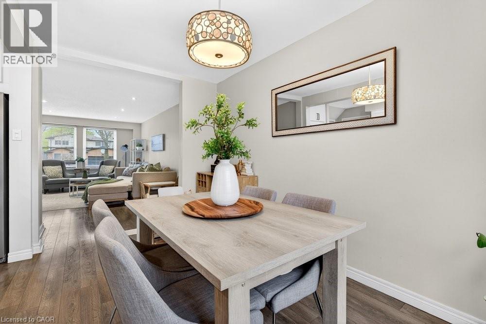 2233 Melissa Crescent, Burlington, ON - Indoor Photo Showing Dining Room