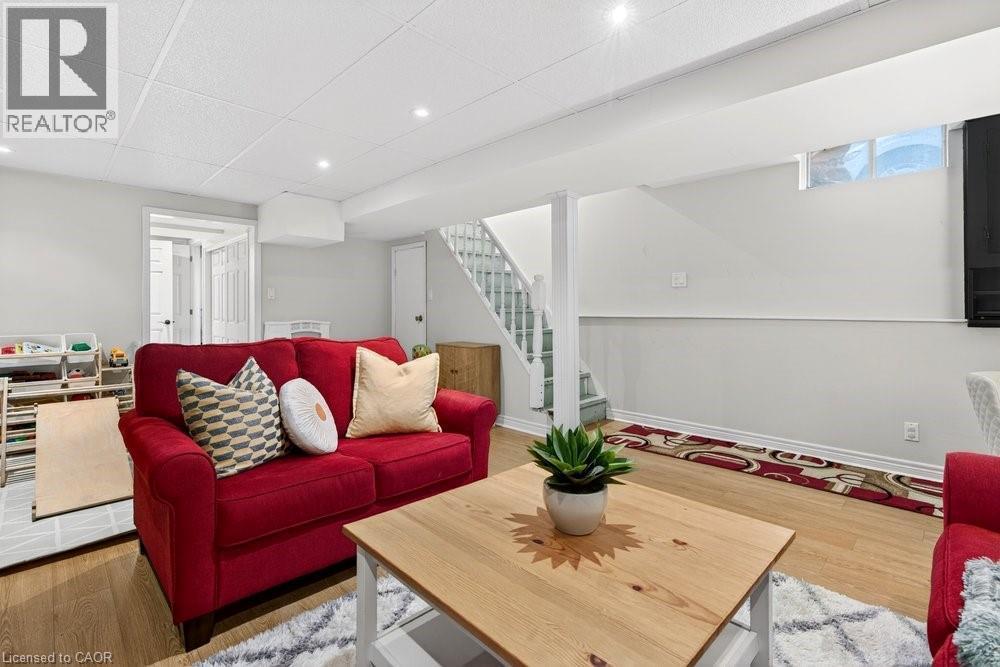 2233 Melissa Crescent, Burlington, ON - Indoor Photo Showing Living Room