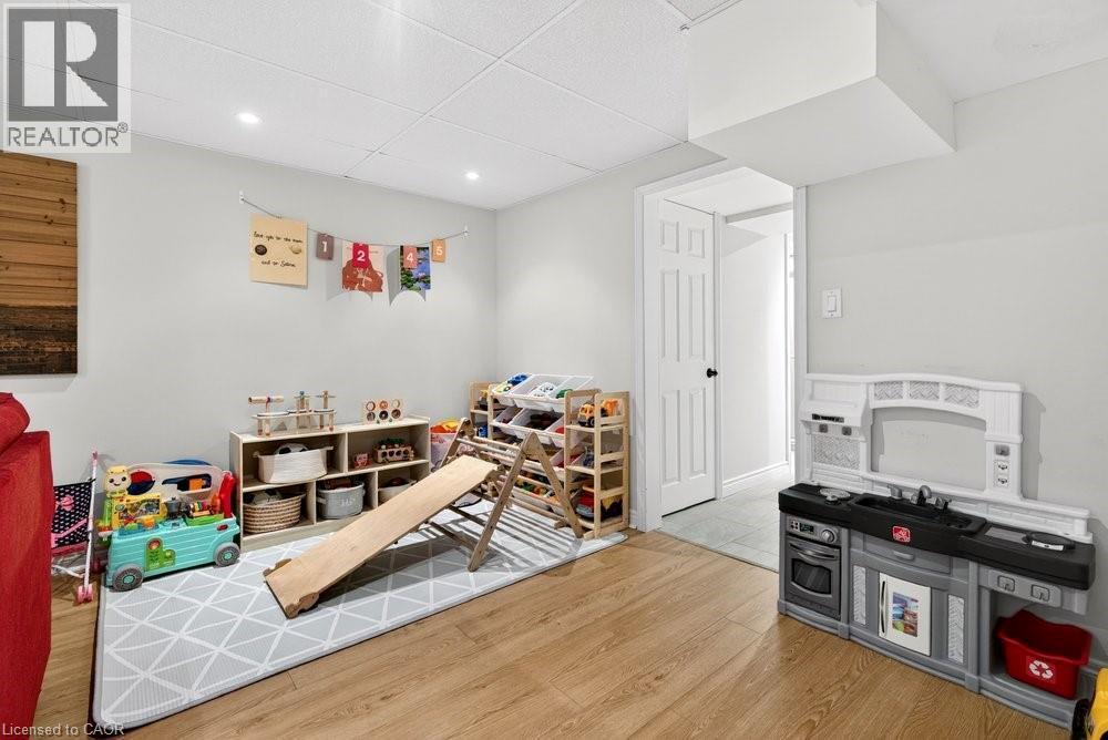 2233 Melissa Crescent, Burlington, ON - Indoor Photo Showing Other Room