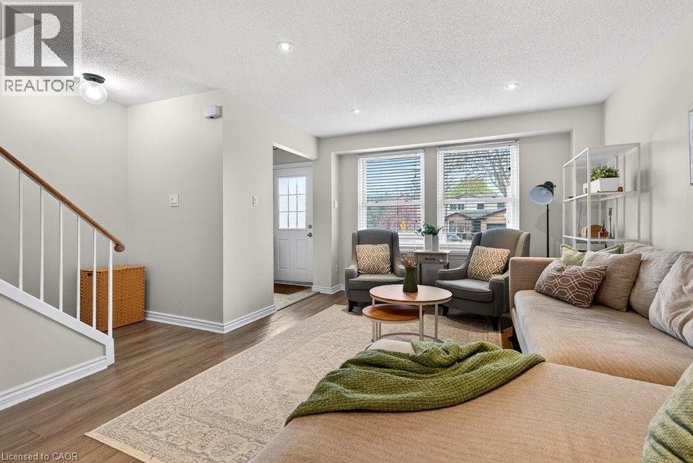 2233 Melissa Crescent, Burlington, ON - Indoor Photo Showing Living Room