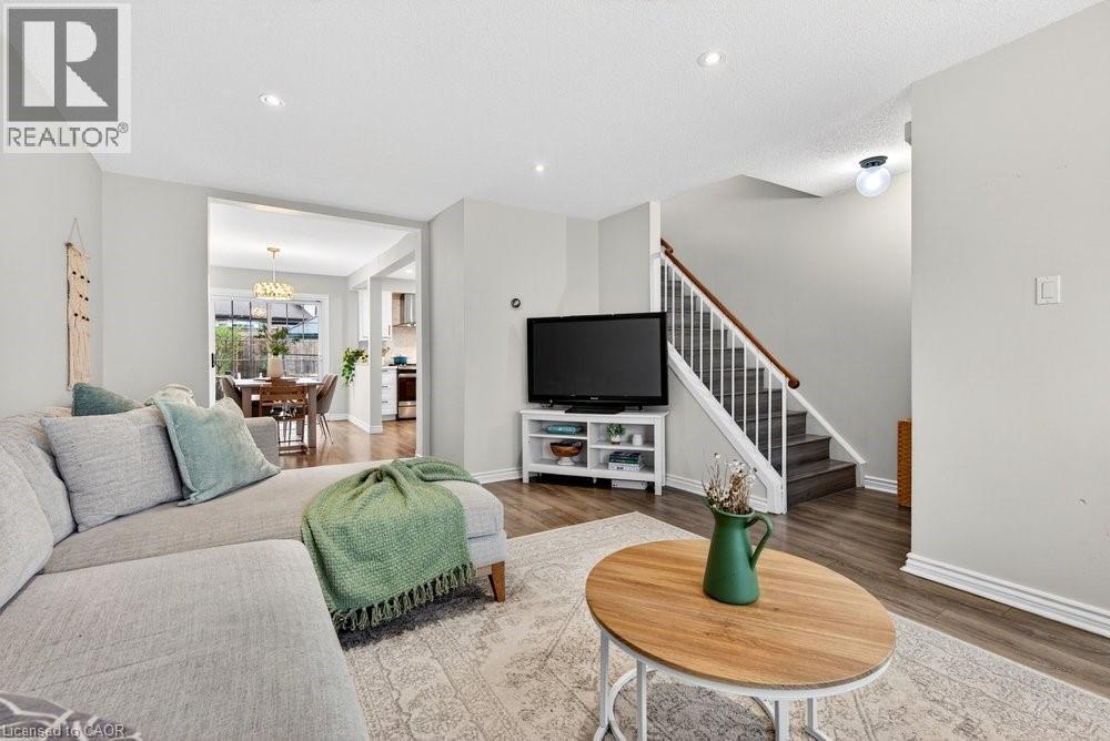 2233 Melissa Crescent, Burlington, ON - Indoor Photo Showing Living Room