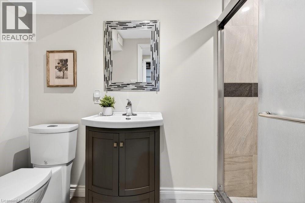 2233 Melissa Crescent, Burlington, ON - Indoor Photo Showing Bathroom