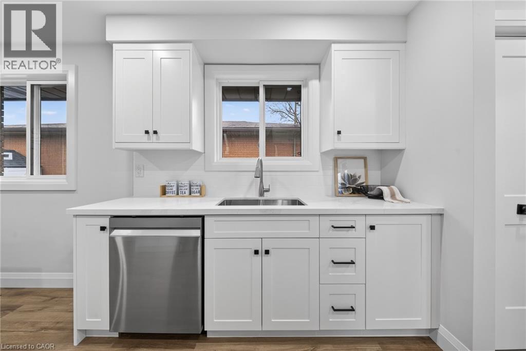 201 Ridge Street, Hamilton, ON - Indoor Photo Showing Kitchen
