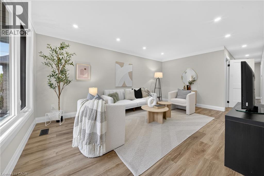 201 Ridge Street, Hamilton, ON - Indoor Photo Showing Other Room