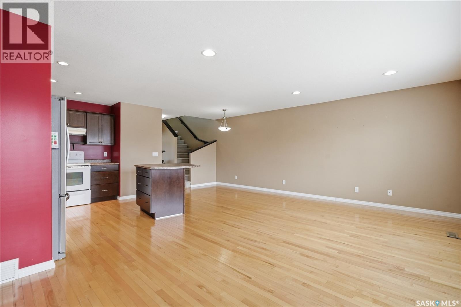 375 Pickard Way N, Regina, SK - Indoor Photo Showing Other Room
