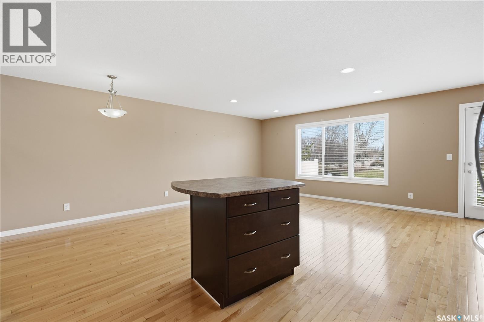 375 Pickard Way N, Regina, SK - Indoor Photo Showing Other Room